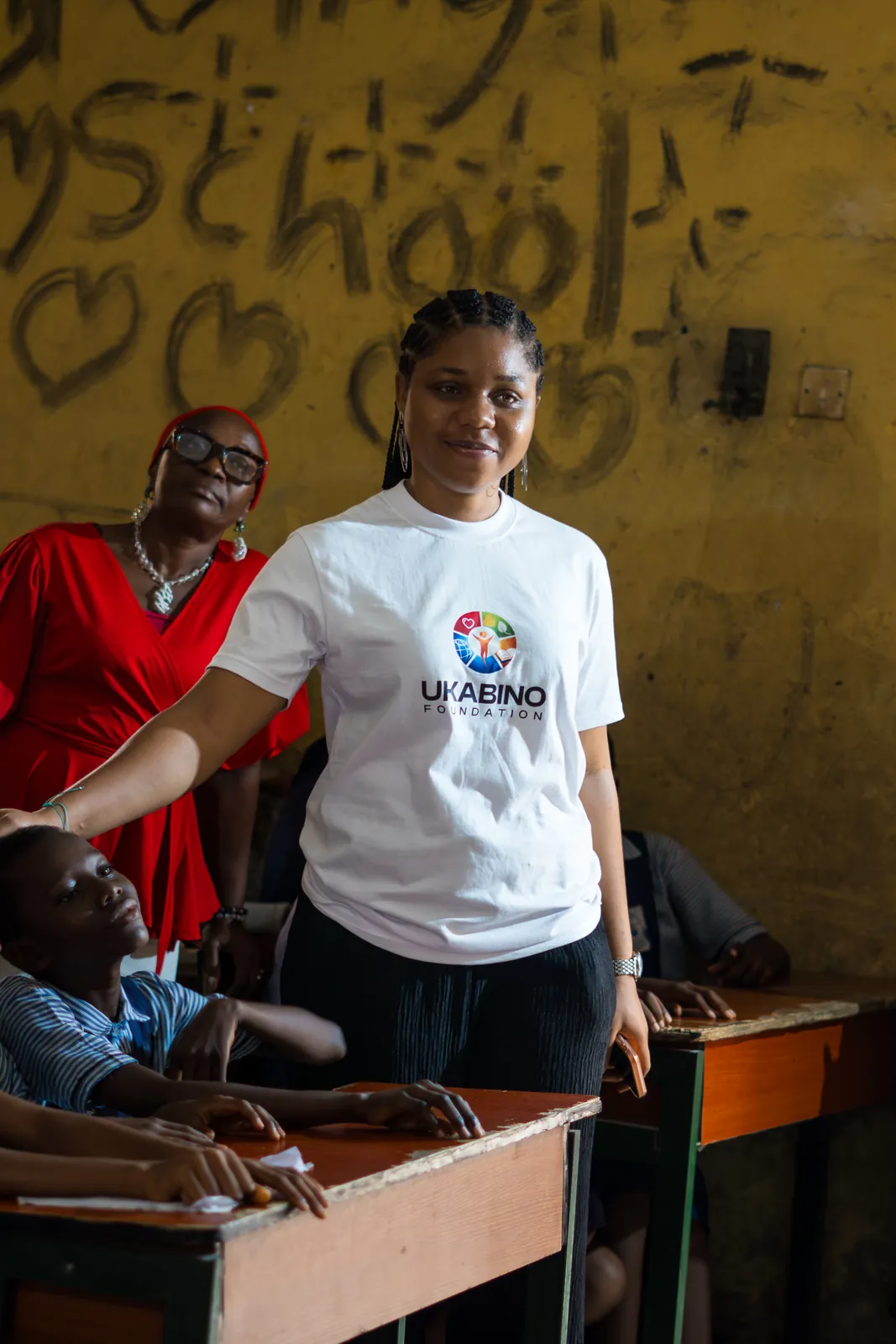 Students and volunteers during a Ukabino education programme